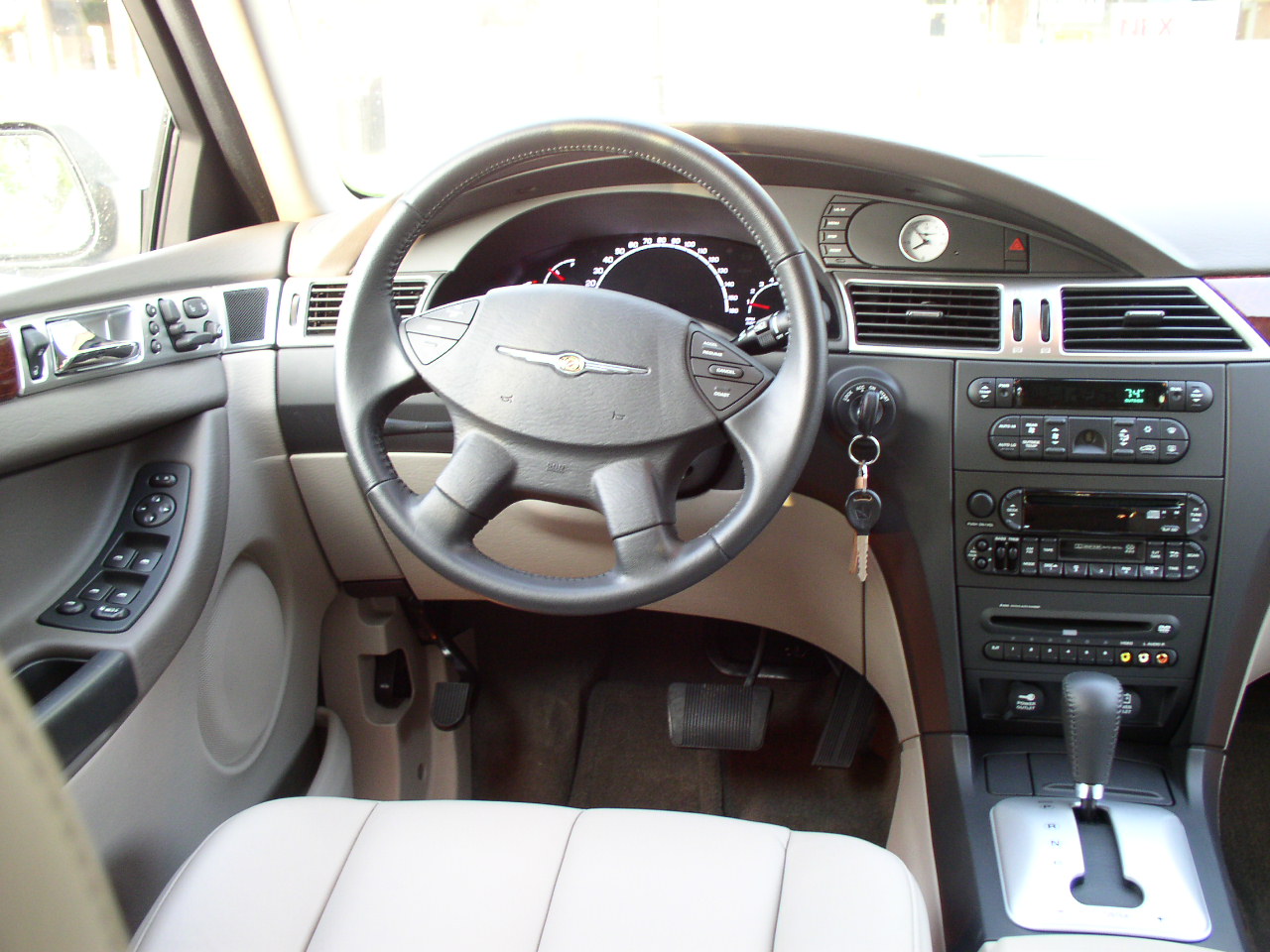 2005 Chrysler pacifica interior