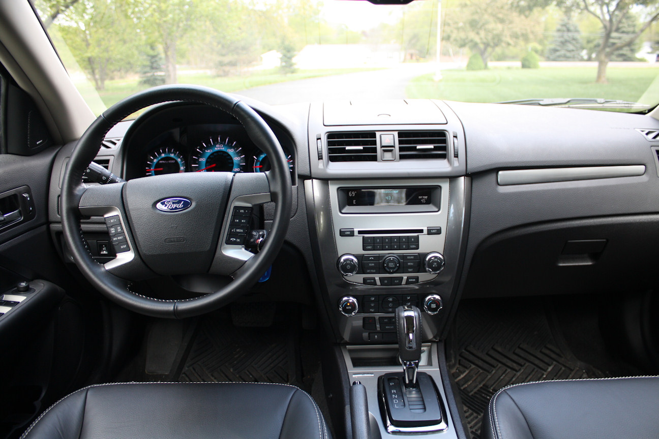 2010 Ford Fusion White Platinum Tri Coat Metallic Medium